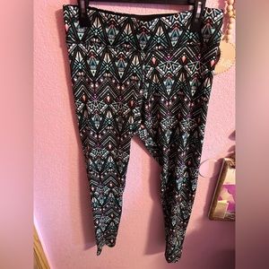 VS pink geometric design leggings